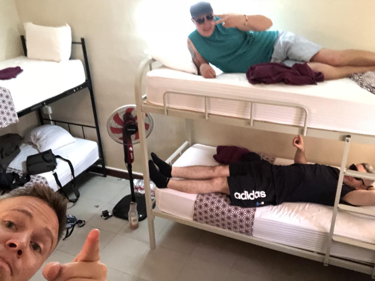 Trip "N" Chill Hostels Colombo Airport Katunayaka Ngoại thất bức ảnh