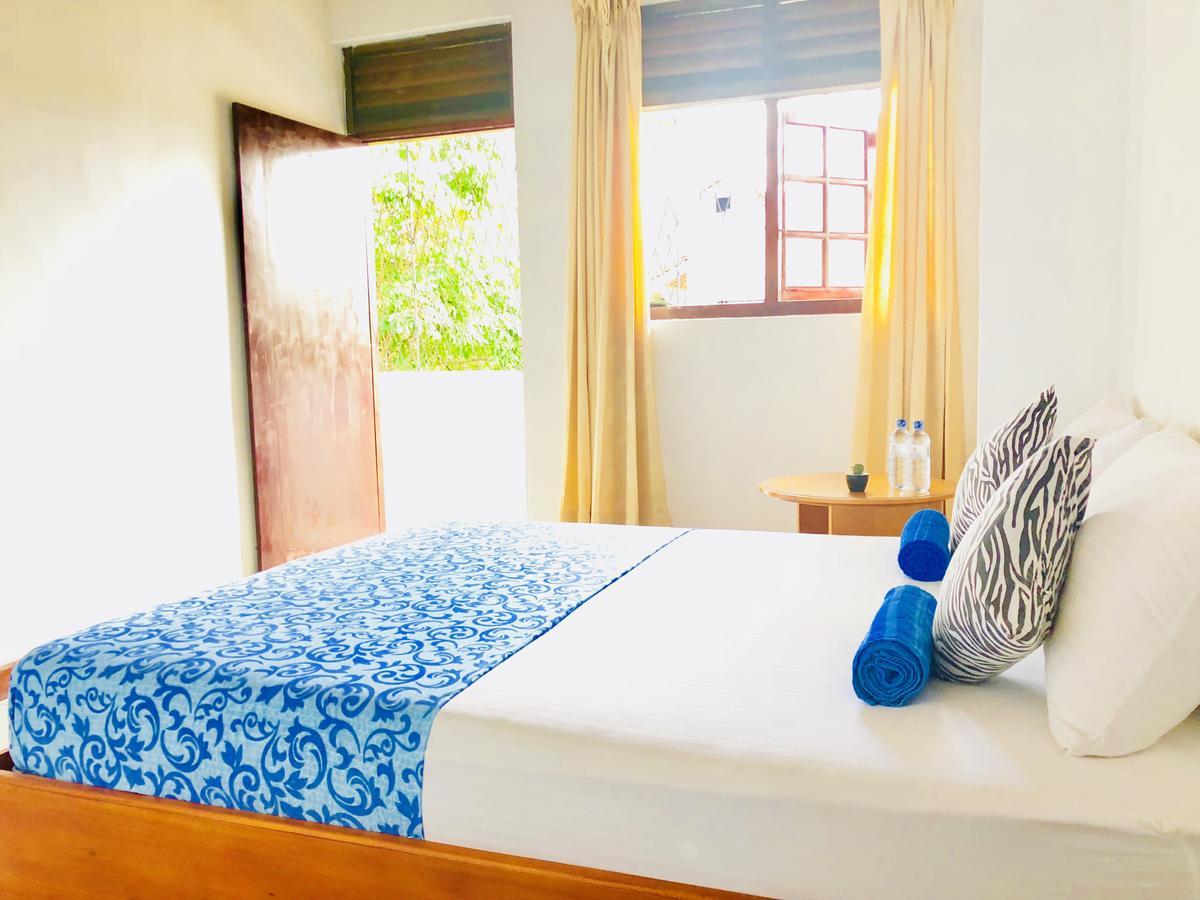 Trip "N" Chill Hostels Colombo Airport Katunayaka Ngoại thất bức ảnh